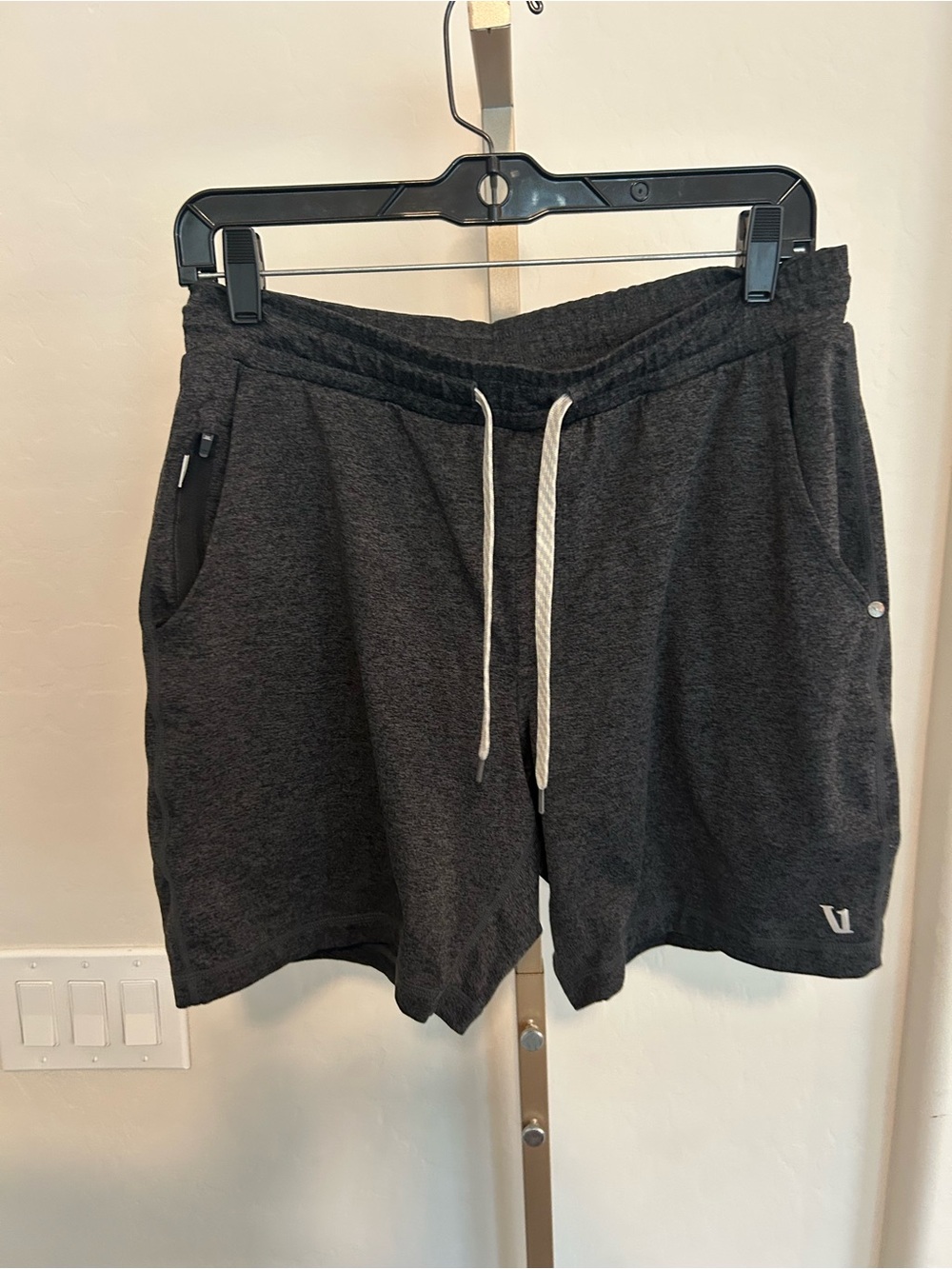 Vuori Ponto Performance Shorts 7” Men’s Medium $84 Gray